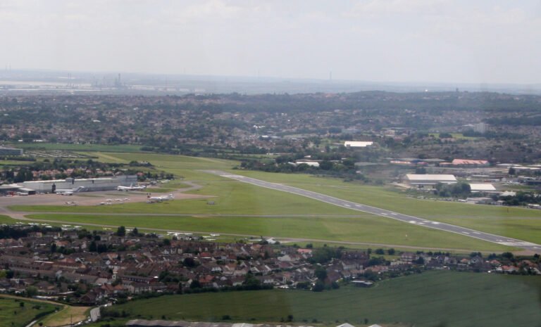 Best Way from Southend Airport to London. Quick, Easy, Cheap.